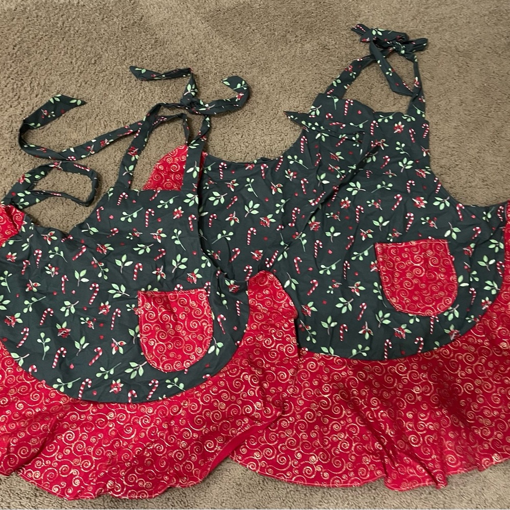 Festive Candy Cane Aprons - Mommy and me (set of 2 aprons, 1 adult, 1 child)